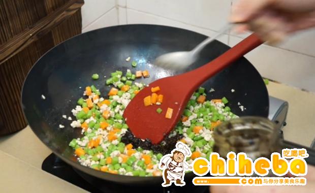 家常菜 橄榄菜豆角炒肉末 下饭菜的做法 步骤8
